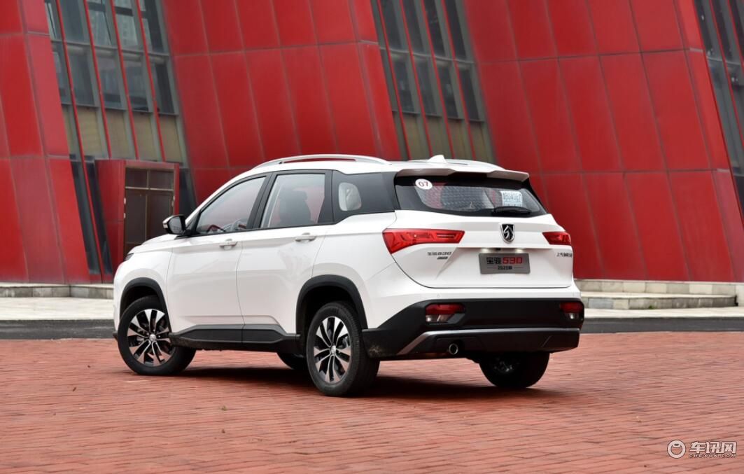 能买七座何必五座，七座车照样六年免检！