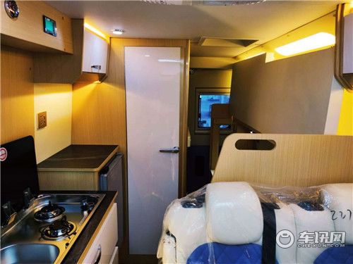 上汽大通纵置折叠上下床 骏驰V90 长轴版B型房车下线现车