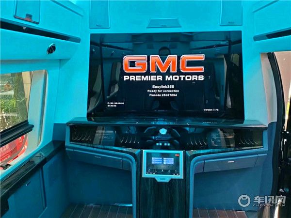 GMC加长版七座商务车 6.2米车身超大车内空间