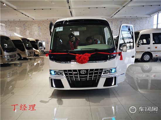 丰田考斯特10座价格 豪华中巴车配置
