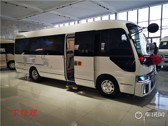 丰田考斯特17座改装 豪华VIP款中巴车