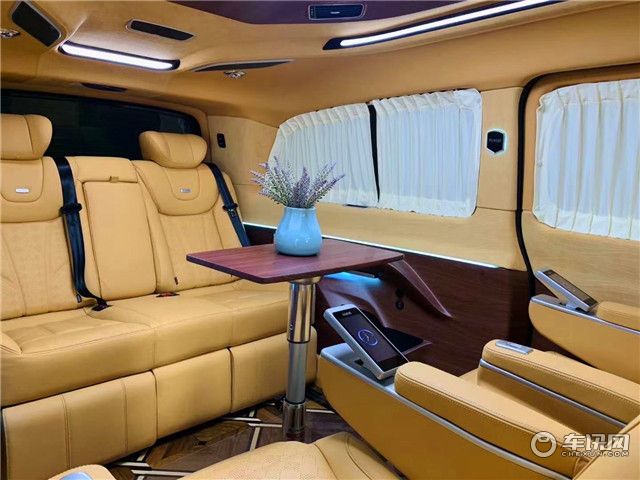 2020款奔驰V260L高顶版商务车，傲旋系列，全模具内饰