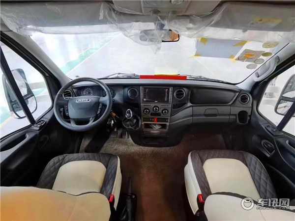 全新依维柯C型无拓展房车 铂驰旅行家大空间高配置