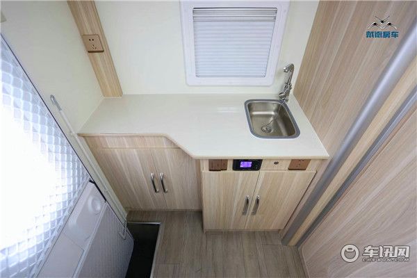 2020款戴德百姓房车MINI 国内最具性价比C型房车