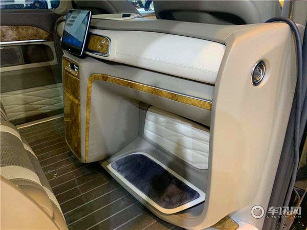 金冠奔驰V260L改装高顶七座，吧台半隔断诠释奢华MPV