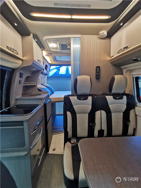 2021款福特新全顺V362B型房车 瑞弗启界R500小型旅居车