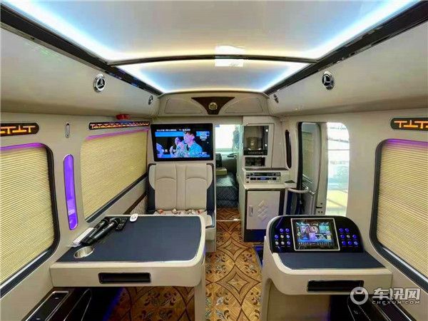 新款丰田考斯特(柯斯达)12座商务车,移动头等舱办公室