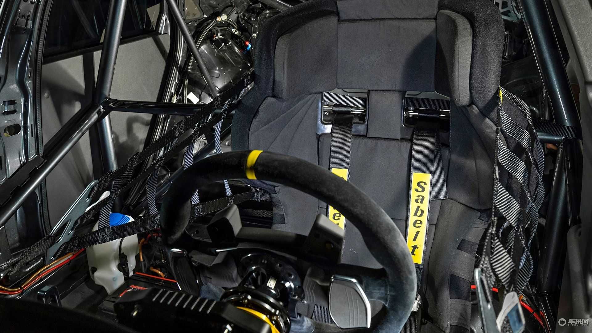 全新奥迪RS3 LMS赛车亮相，赛道里刷圈的小钢炮