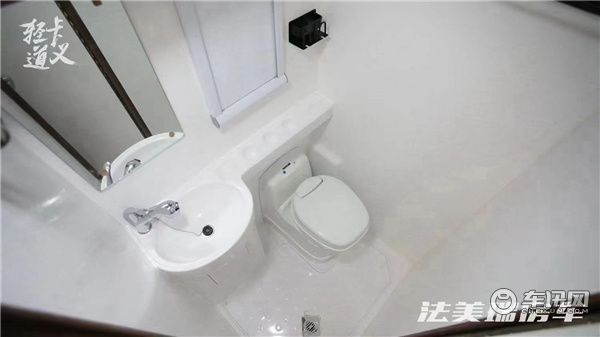 上汽跃进海角七号轻卡房车，真正的豪华空间之王