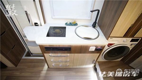 上汽跃进海角七号轻卡房车，真正的豪华空间之王