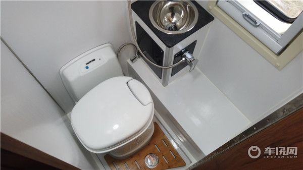 新款卫航大通V90B型房车，现车特价优惠