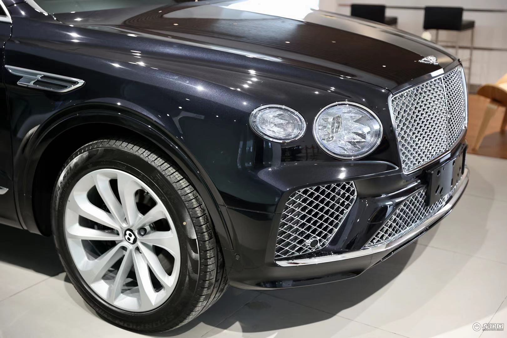 宾利新添越插电混动版上市