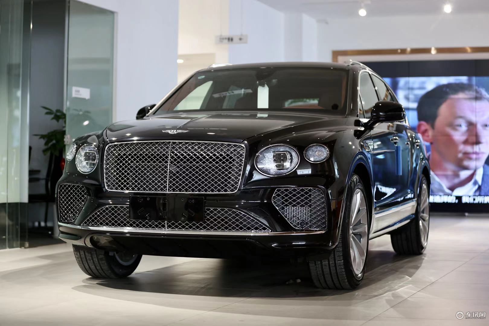 宾利新添越插电混动版上市