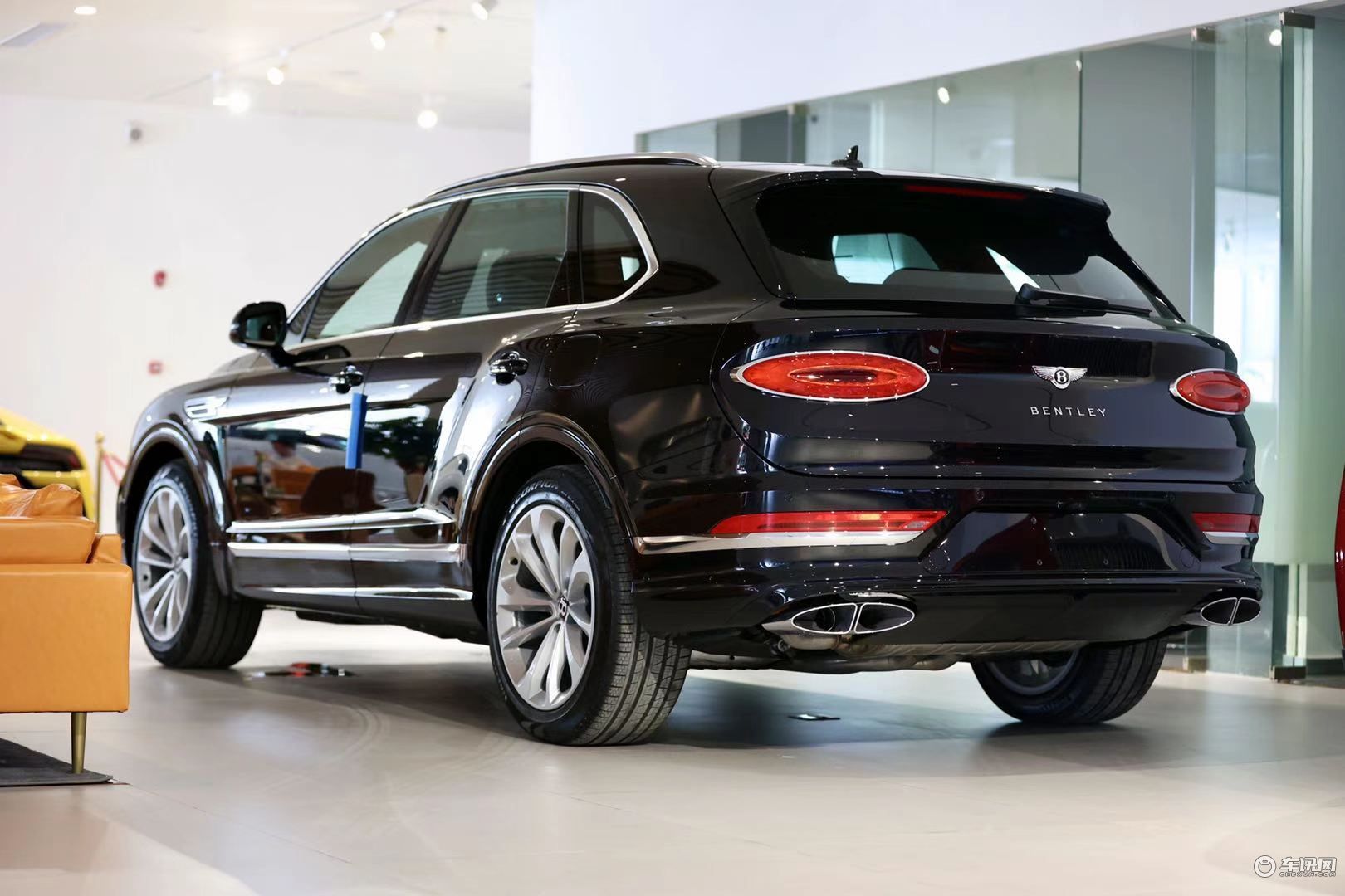 宾利新添越插电混动版上市