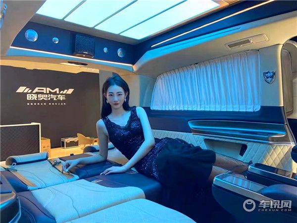 2021新款奔驰V260L商务车，梵赫版上海定制中心