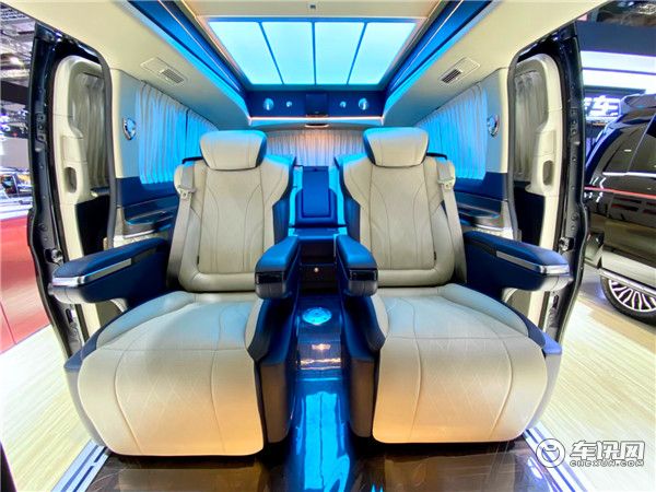 2021新款奔驰V260L商务车，梵赫版上海定制中心