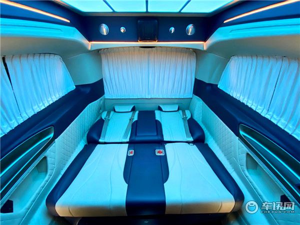 2021新款奔驰V260L商务车，梵赫版上海定制中心