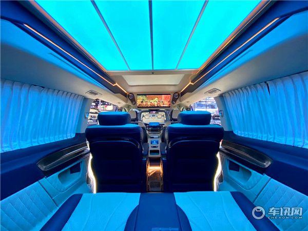 2021新款奔驰V260L商务车，梵赫版上海定制中心