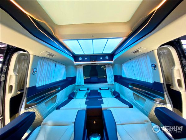 2021新款奔驰V260L商务车，梵赫版上海定制中心