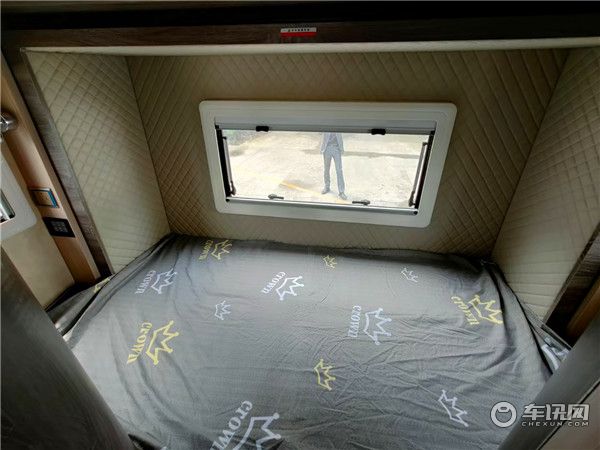 奔驰进口斯宾特C型房车，后拓展双人床展厅现车