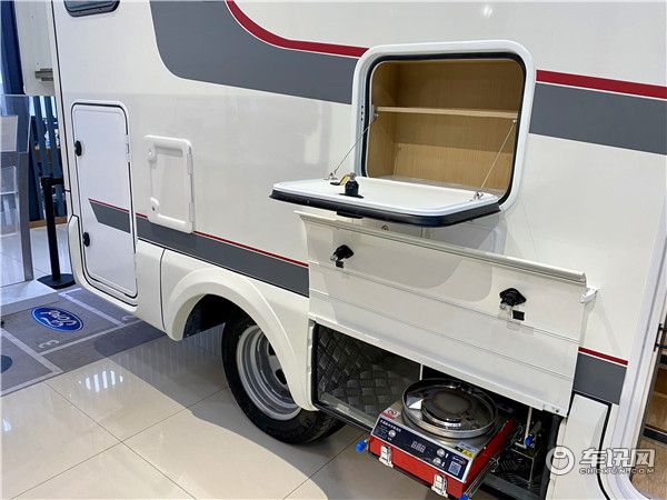 依维柯进口房车，双拓展布局空间更大