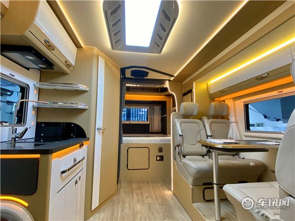 依维柯进口房车，双拓展布局空间更大