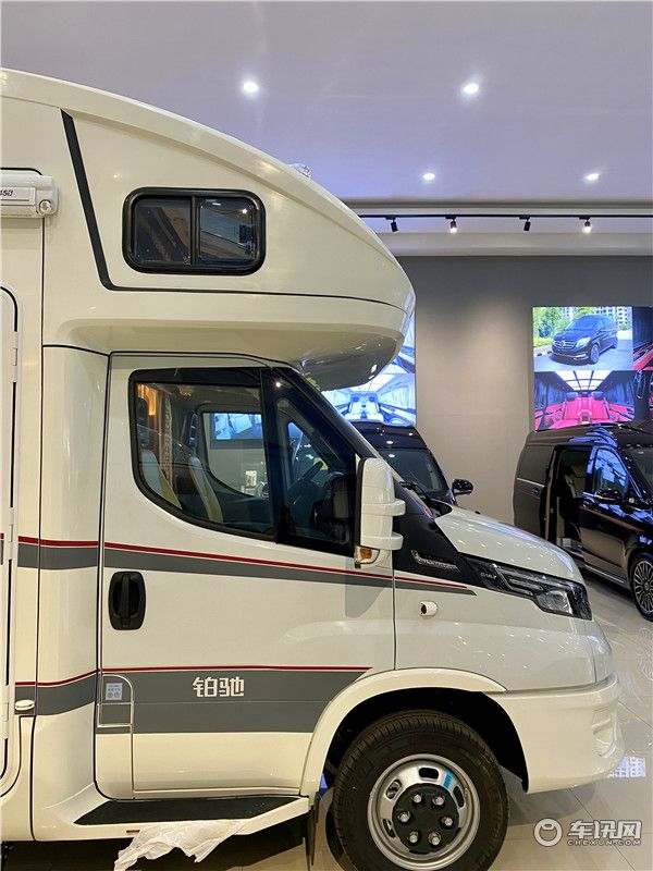 依维柯进口房车，双拓展布局空间更大