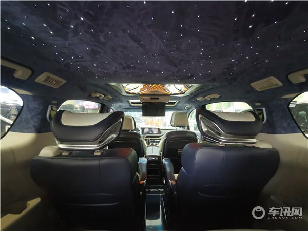 科技外观、豪华星空内饰，别克GL8es陆尊雅典娜版