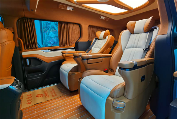 大通g20改装金骑士商务车埃尔法同款座椅更显舒适
