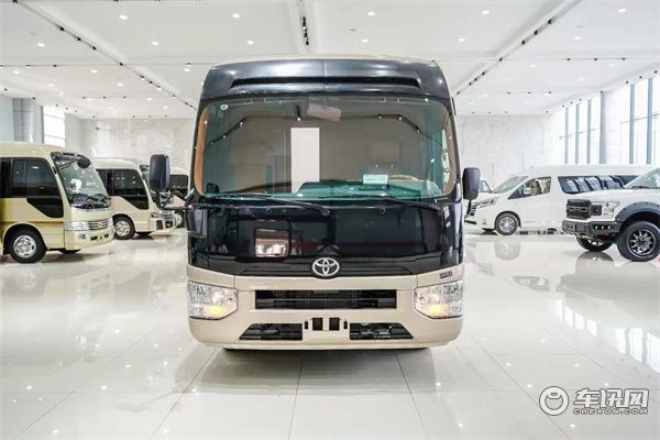 丰田考斯特10座大改装，尊贵奢华气息明显，喜欢吗