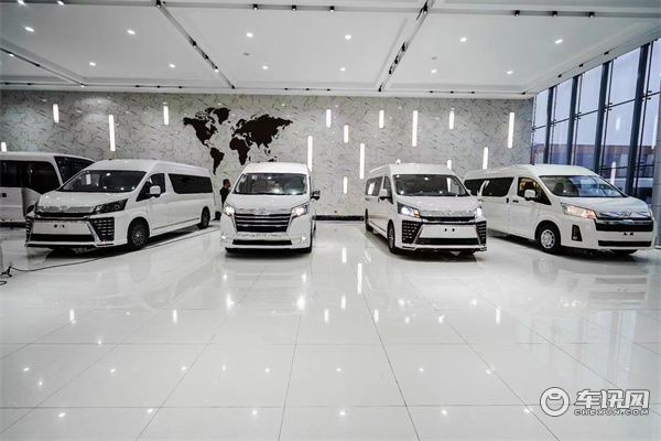 进口丰田海狮九座商务车，宽大空间强劲动力满足多种用途
