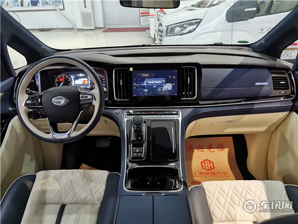 21年新款商务车：广汽传祺GM8高顶极夜之光，性价比超高