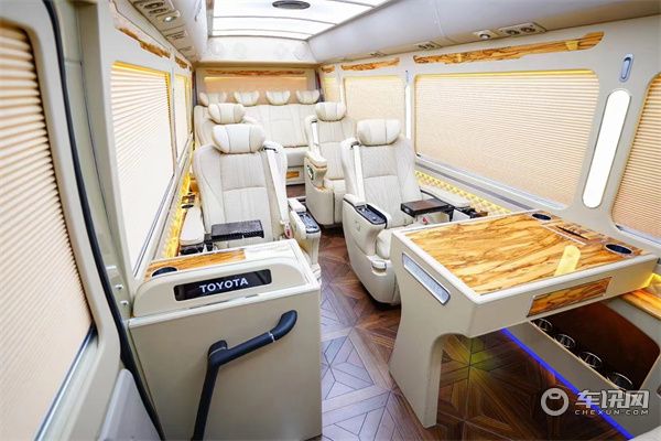 进口丰田（柯斯达）考斯特12座商务车，陆地行宫体验舒适