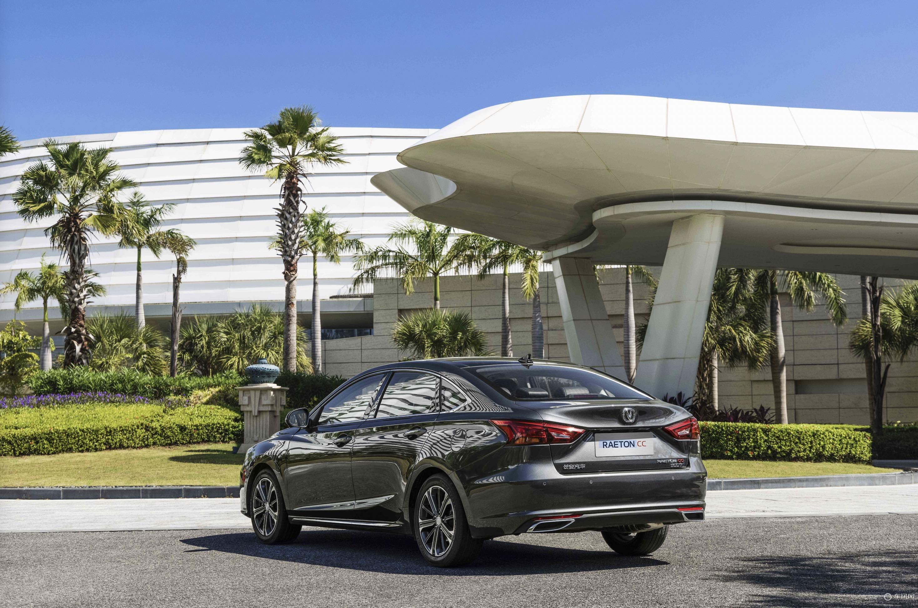 62L的油箱，能跑1000公里，这样的轿车，你见过吗？