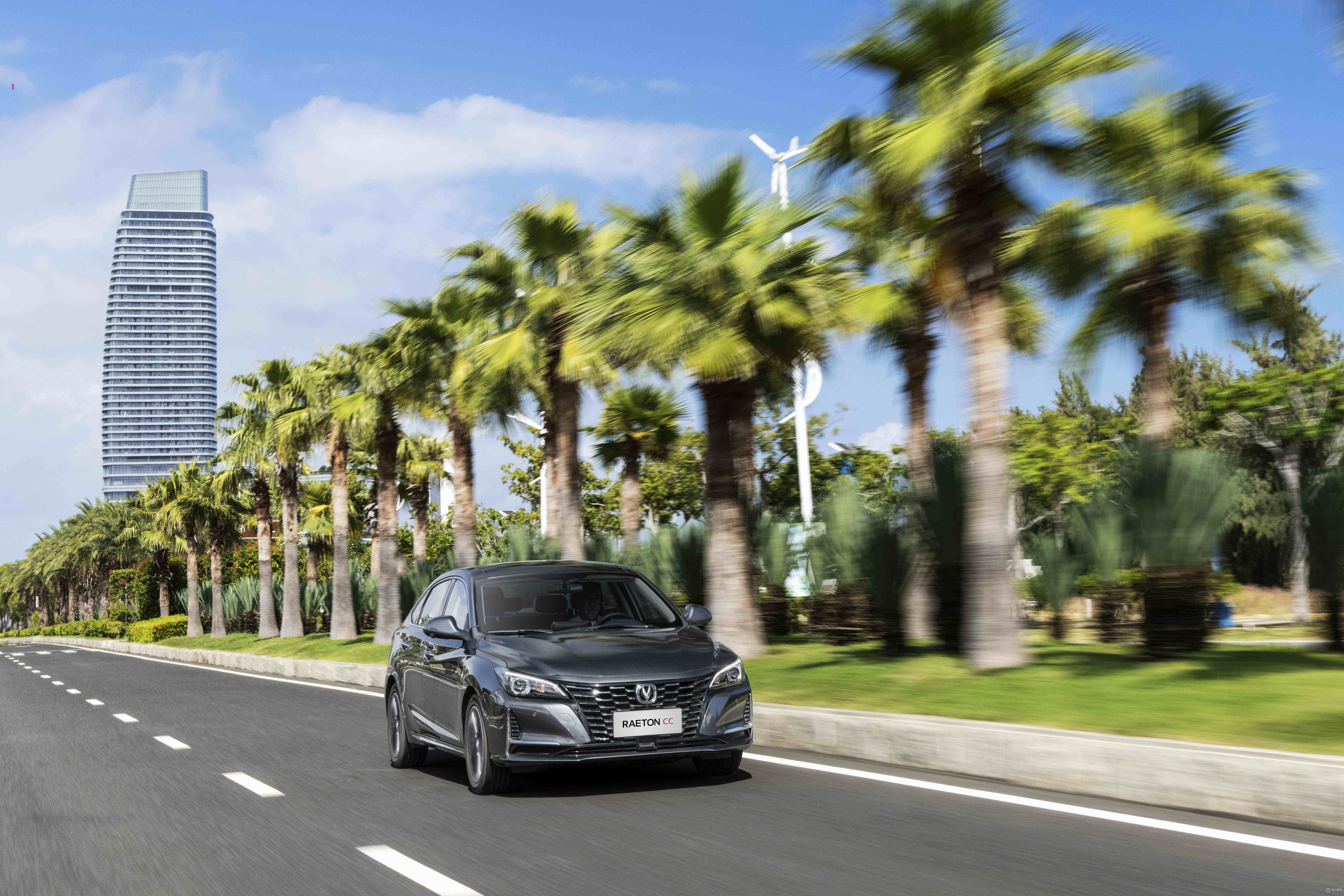 62L的油箱，能跑1000公里，这样的轿车，你见过吗？