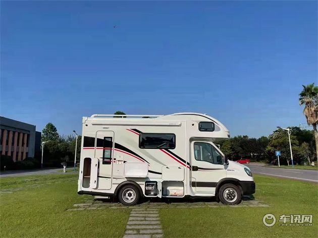 170匹马力3.0T发动机 依维柯云游单拓展房车