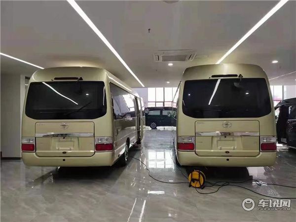 丰田考斯特11座体验，总裁级豪华商务车