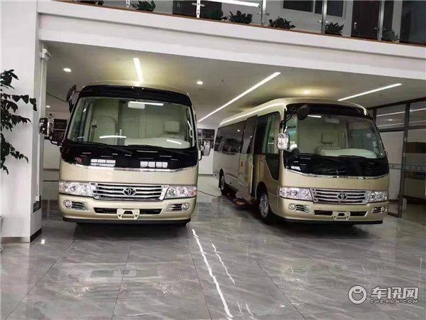 丰田考斯特11座体验，总裁级豪华商务车