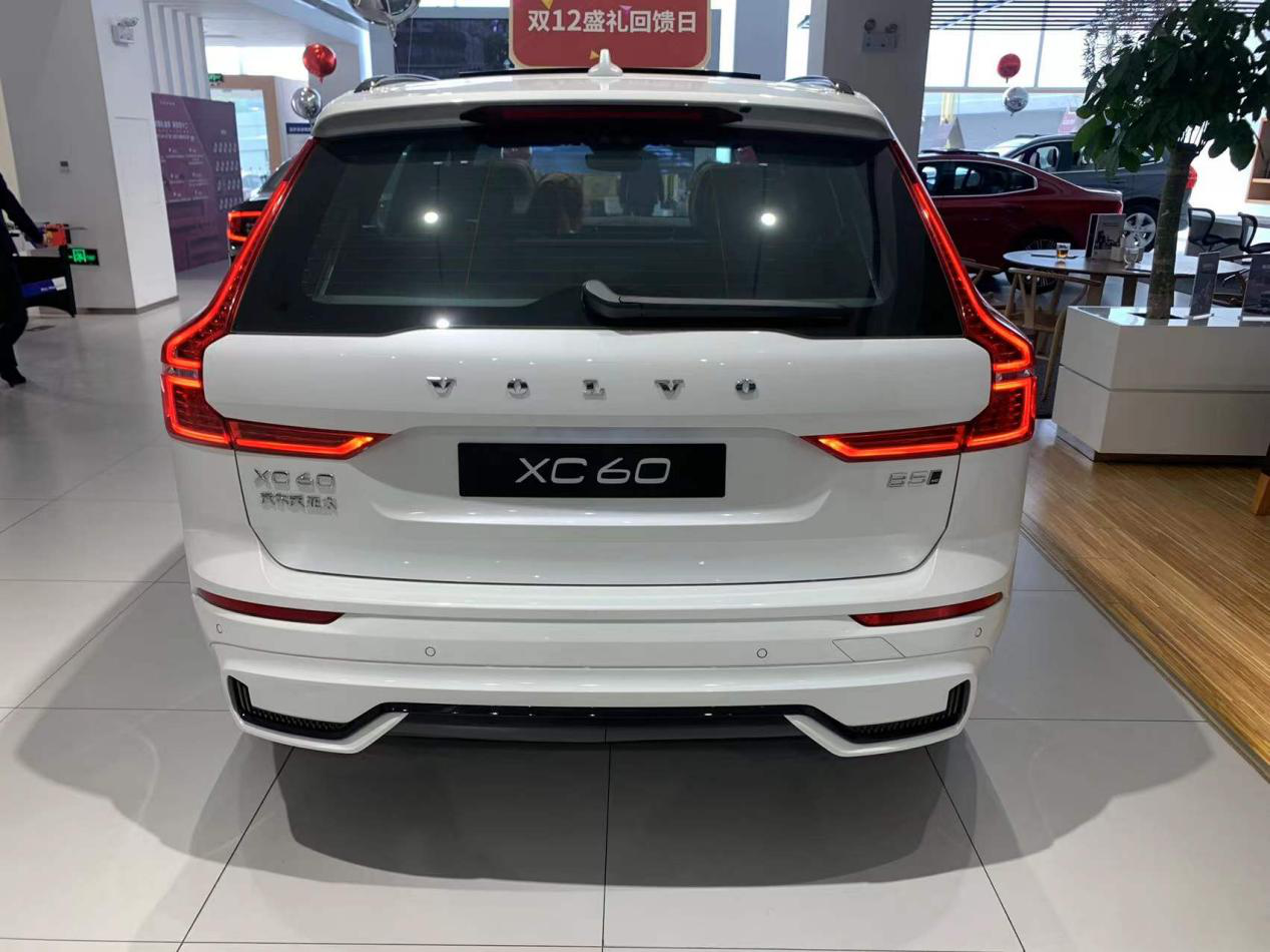 更运动、年轻化，到店静态体验2022款沃尔沃XC60