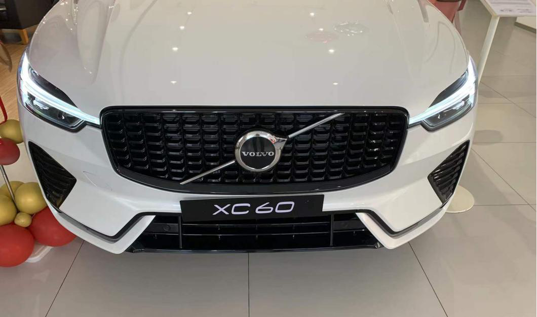 更运动、年轻化，到店静态体验2022款沃尔沃XC60
