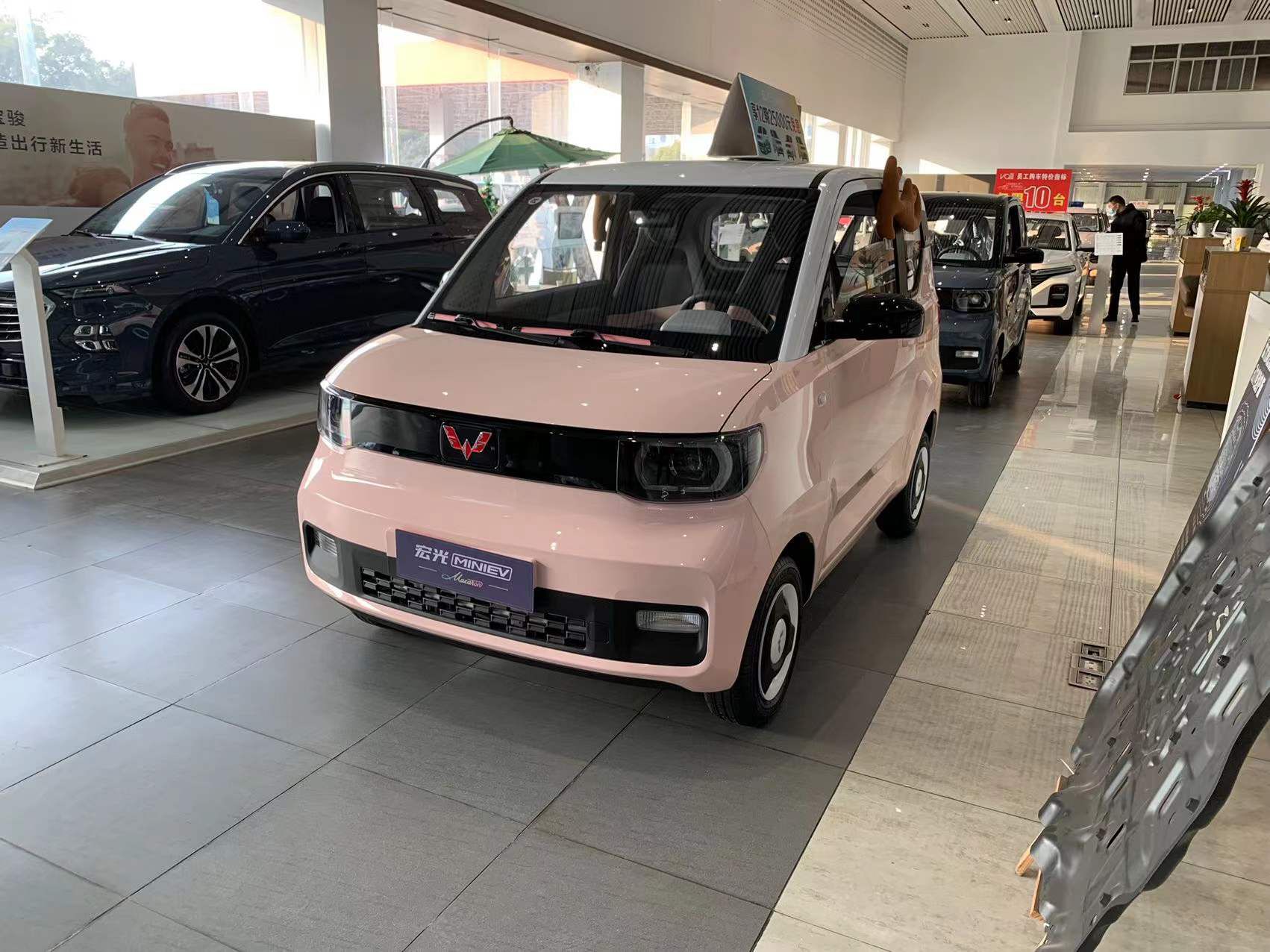 颜值爆表售价288万元起到店体验五菱宏光miniev马卡龙版