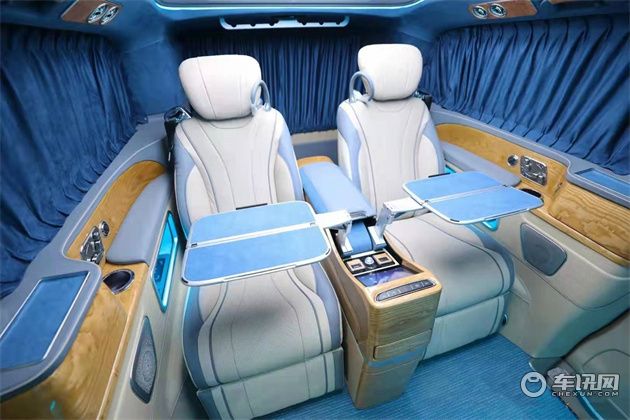 豪克V600星影 全隔断四座属于真正的总裁座驾