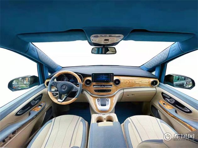 豪克V600星影 全隔断四座属于真正的总裁座驾