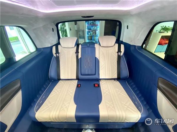 奔驰V260L定制高顶商务车，现车年终钜惠