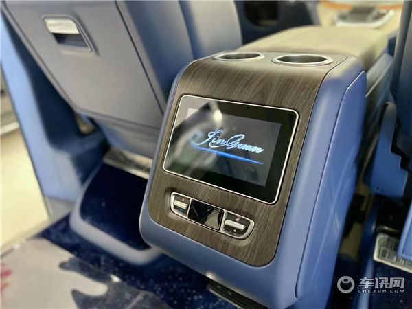 奔驰V260L定制高顶商务车，现车年终钜惠