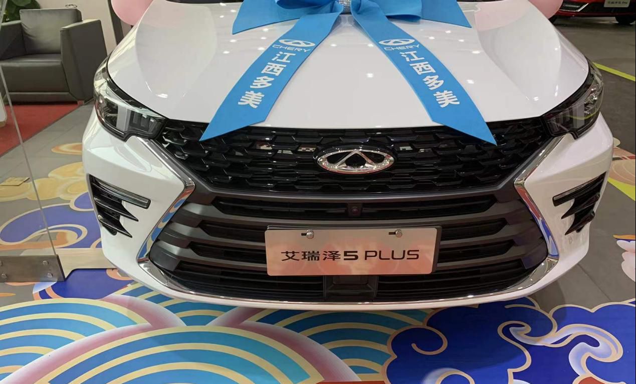 顶配售价9.99万，1.5T+CVT组合，实拍艾瑞泽5PLUS