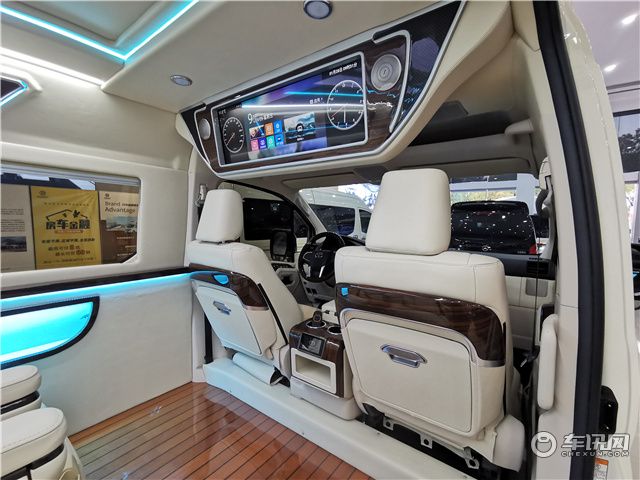 进口丰田海狮7座皇冠版商务车，V6排量豪华大空间，吊打埃尔法