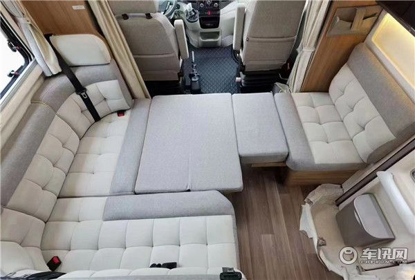 金冠宾歌CX500依维柯房车，低重心设计行驶更平稳