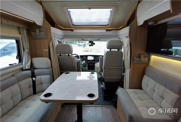 金冠宾歌CX500依维柯房车，低重心设计行驶更平稳