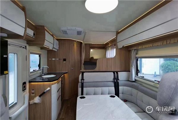金冠宾歌CX500依维柯房车，低重心设计行驶更平稳
